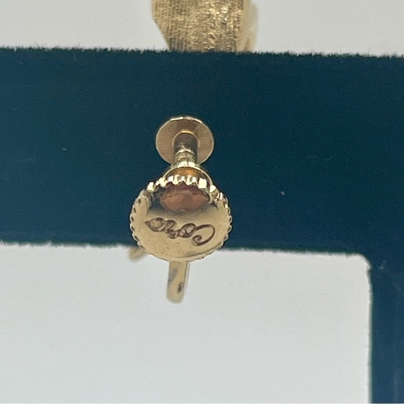 Coro vintage gold tone screw back earrings - Picture 7 of 9